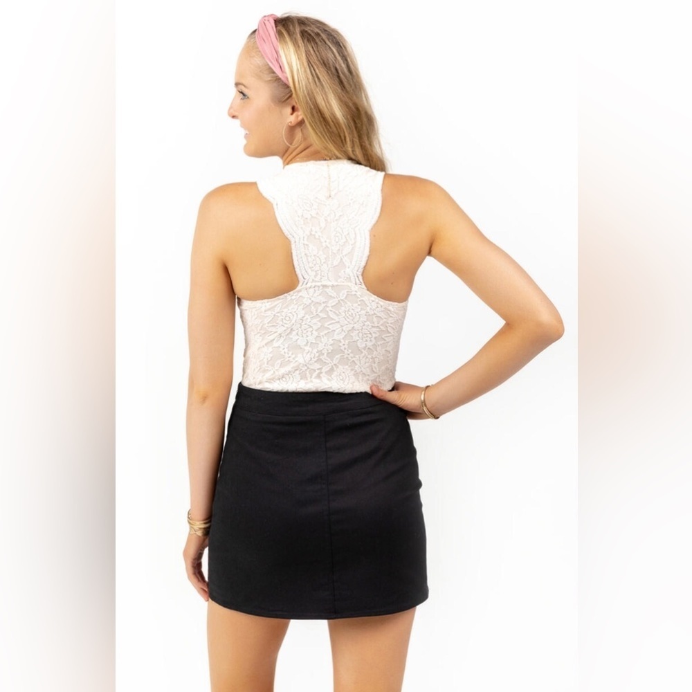Mi Ami Marty Black Embroidered Floral Mini Skirt Size Small - Picture 2 of 7